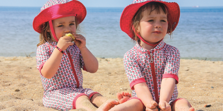 Kostium plażowy z kapeluszem