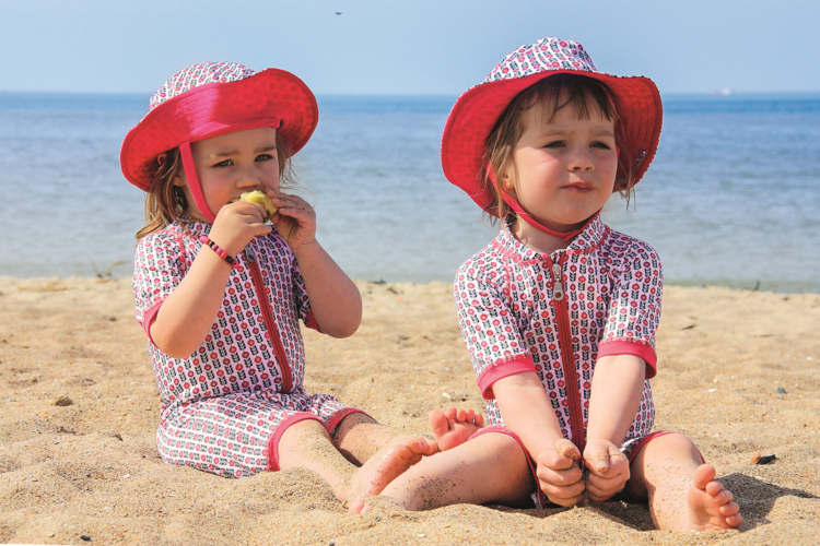 Kostium plażowy z kapeluszem