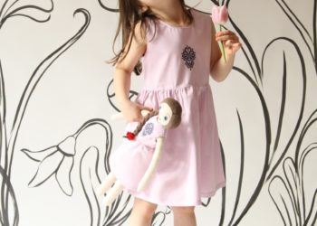 Letnia sukienka z haftem