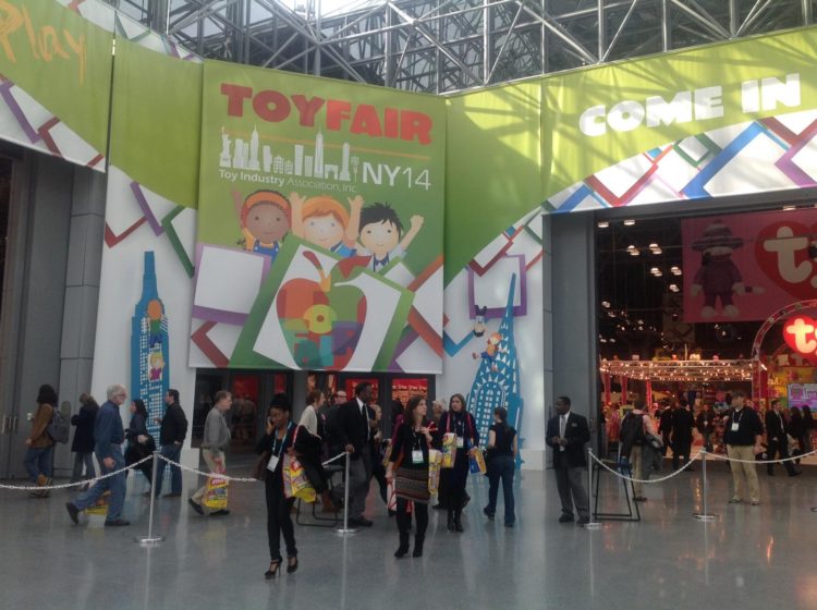 Pełne hale na New York Toy Fair 2015