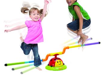 Zakręcony skoczek – aktywna zabawa w domu i na powietrzu