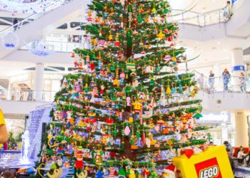 6 000 DZIECI DEKOROWAŁO CHOINKĘ Z KLOCKÓW LEGO®!