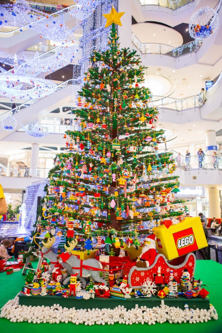 6 000 DZIECI DEKOROWAŁO CHOINKĘ Z KLOCKÓW LEGO®!