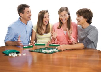 Gra w scrabble rozwija kreatywność i zdolność logicznego myślenia oraz uczy zasad sportowej rywalizacji