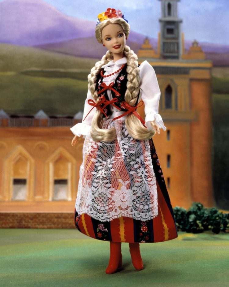 Barbie kończy 57 lat i gości w paryskim muzeum