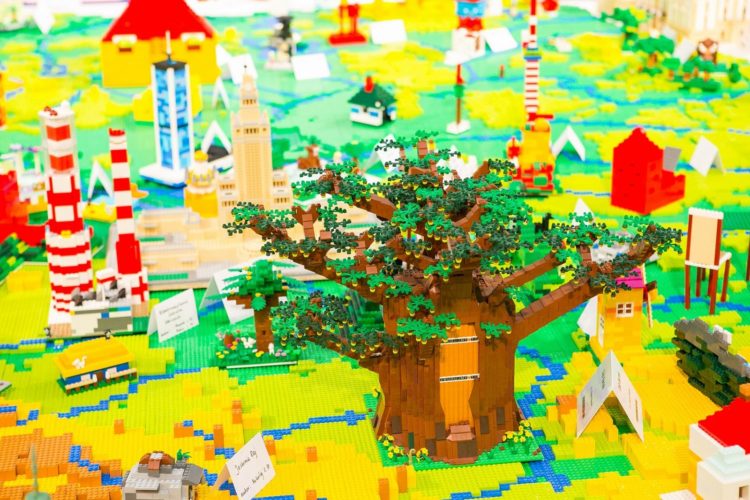 POLSKA OCZAMI DZIECI, CZYLI MAPA POLSKI Z 1.100.000 KLOCKÓW LEGO®