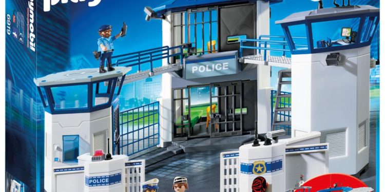 Komisariat policji z więzieniem