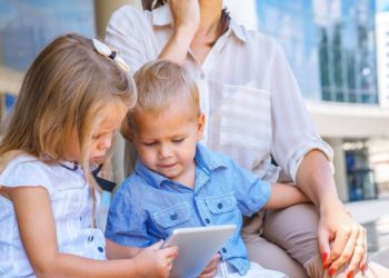 Trendy technologiczne CES, TOY BOOK