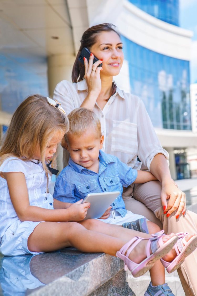 Trendy technologiczne CES, TOY BOOK