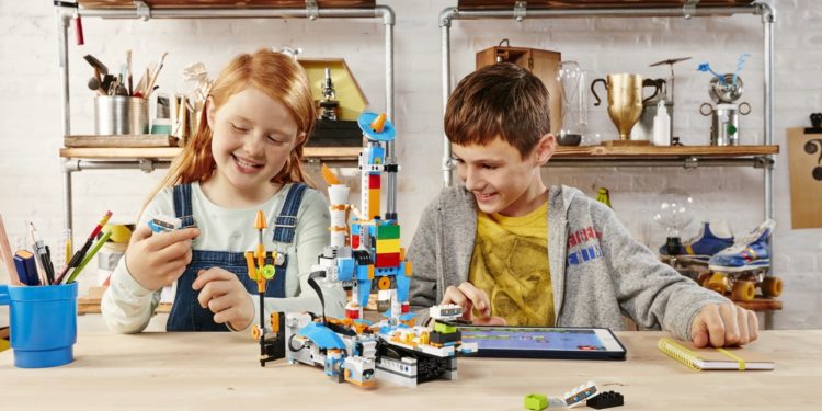 LEGO® BOOST – BUDUJ, PROGRAMUJ, BAW SIĘ! – INNOWACYJNA ZABAWKA LEGO W POLSCE!