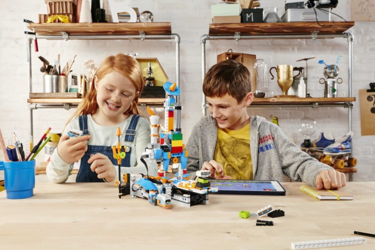 LEGO® BOOST – BUDUJ, PROGRAMUJ, BAW SIĘ! – INNOWACYJNA ZABAWKA LEGO W POLSCE!
