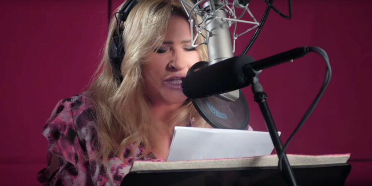 Ze skrzydłami motyla i czarodziejską różdżką – Beata Kozidrak znów zaskakuje! Gwiazda polskiej sceny zaśpiewała piosenkę do animacji „Playmobil. Film”