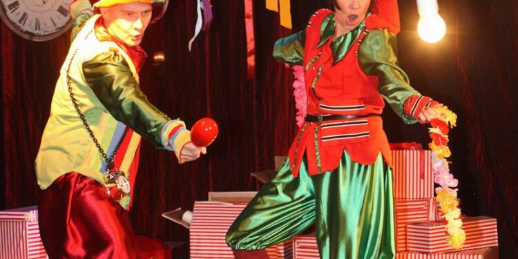 Październikowy i listopadowy repertuar Teatru Maskarada