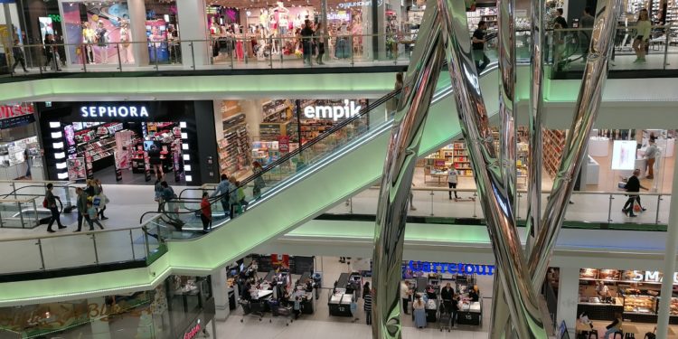 Badanie: Polaków w galeriach handlowych interesują głównie oferty od aptek i kin