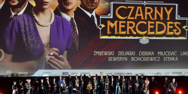 Twórcy filmu i przedstawiciele świata mediów i kultury na premierze „Czarnego Mercedesa” Galeria zdjęć z wydarzenia Najnowszy film Janusza Majewskiego od piątku w kinach