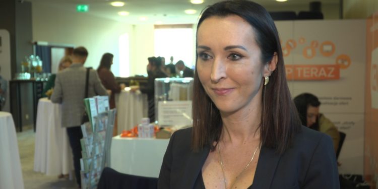 Zakupy online robimy w pracy. Szczególnie pomiędzy 1. a 10. dniem miesiąca