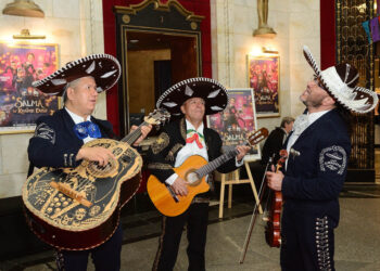 Superpopularna Instagramerka Julia Wieniawa i przyszły Nicola Tesla Tomasz Kot. Gwiazdy dubbingu na kolorowej, meksykańskiej premierze „Salma w Krainie Dusz” Prezentujemy galerię zdjęć z wydarzenia.