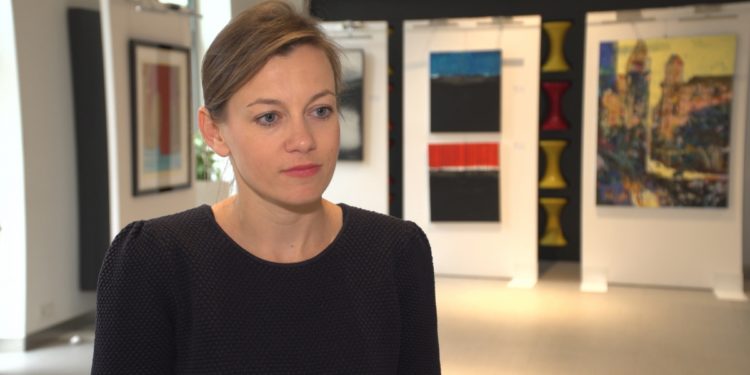 Kobiety pracujące jako hostessy są narażone na liczne nadużycia. Powstający kodeks etyczny pomoże uregulować branżę i zerwać ze stereotypami