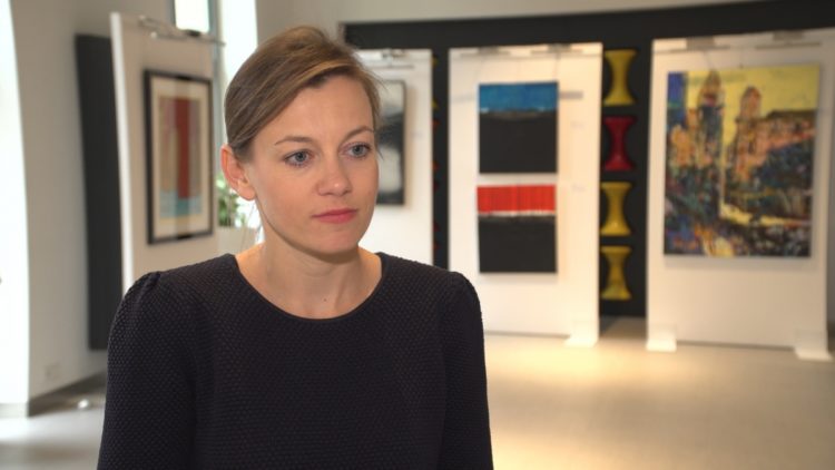 Kobiety pracujące jako hostessy są narażone na liczne nadużycia. Powstający kodeks etyczny pomoże uregulować branżę i zerwać ze stereotypami