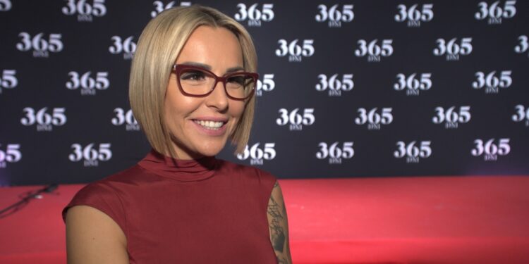 Blanka Lipińska: Dla ekipy filmowej nie ma nic gorszego niż żyjący autor. A ja niestety żyję i byłam na planie