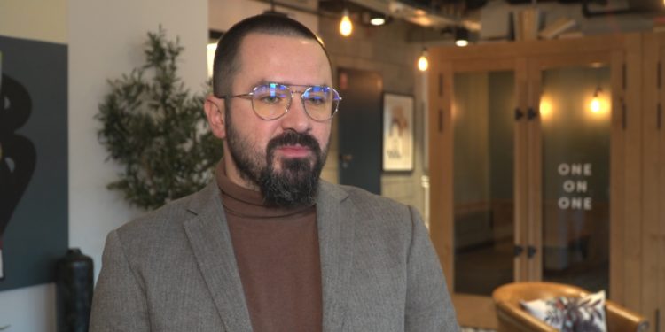 Co czwarty polski pracownik biurowy jest bardzo szczęśliwy w swojej firmie. Częściej satysfakcję z pracy czerpią kobiety niż mężczyźni