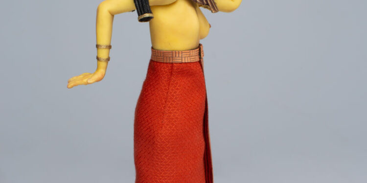 Ćma-akrobatka i zrzędliwy gerd. Wystawa o tym, jak się rodzą lalki