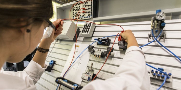 Raytheon Technologies, dostawca systemu Patriot dla Polski, chciałaby dołączyć do grona firm – pomysłodawców zajęć edukacyjnych i programów popularnonaukowych w Internecie na czas domowej kwarantanny dla dzieci i dorosłych