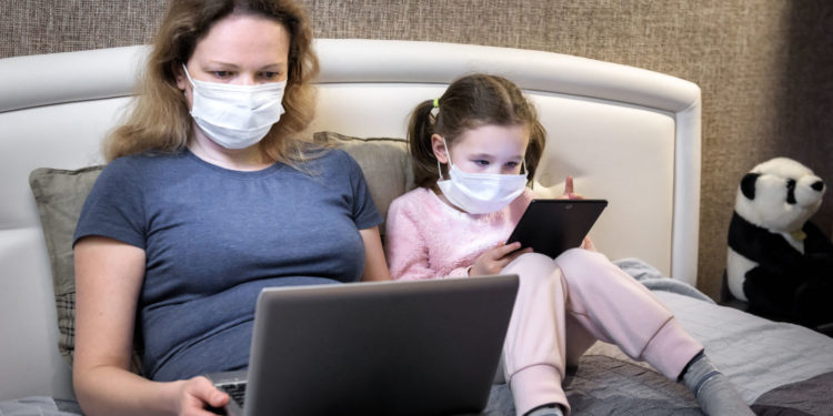 Czy koronawirus potrafi latać, czyli jak rozmawiać z dzieckiem o pandemii