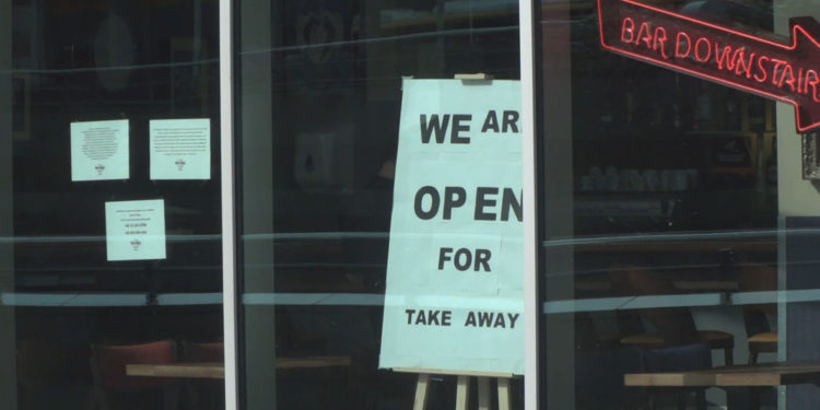 Większość umów najmu lokali nie była przygotowana na wybuch pandemii. Najemcy mogą walczyć o obniżki czynszu w drodze negocjacji lub przed sądem