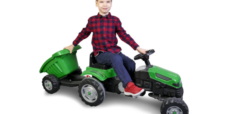 Traktor z przyczepką ARTYK 012150