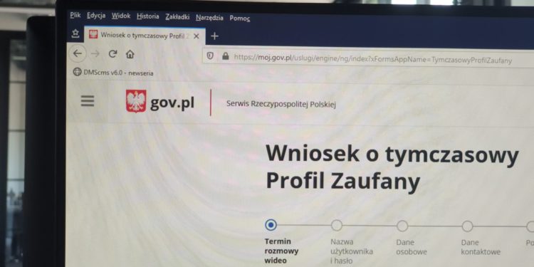 Rozwiązania z zakresu e-administracji zyskują dzięki pandemii. Teraz można znacznie łatwiej założyć profil zaufany