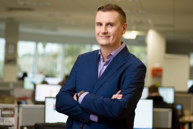 Wzrost popytu online na towary podczas Black Friday i przed Bożym Narodzeniem