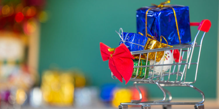 Według raportu Salesforce w sezonie świątecznym w 2020 roku wartość sprzedaży w kanałach cyfrowych osiągnęła rekordowy poziom 1,1 miliarda USD w skali globalnej, co oznacza wzrost o 50% w porównaniu z ubiegłym rokiem