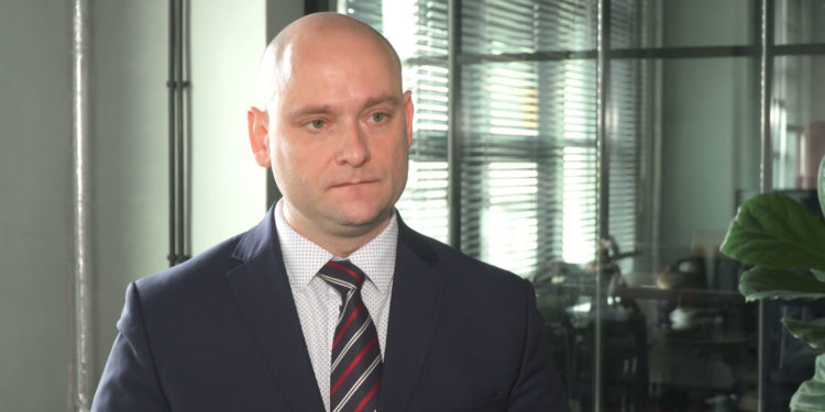 Polska służba zdrowia coraz szybciej odchodzi od papierowej dokumentacji. Obowiązkowe e-skierowania są kolejnym krokiem w tym kierunku