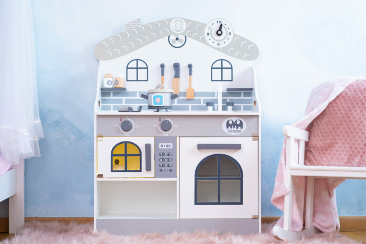 Malowany Las Drewniana kuchnia ze światłem i akcesoriami szara Domek