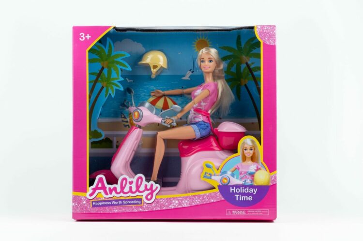 Lalka Anlily na skuterze – Holiday Time