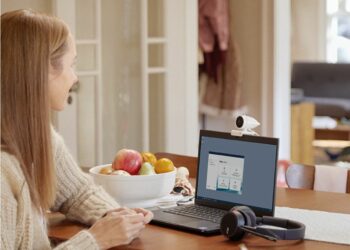 Przywiązani do sztucznej inteligencji – czy cyborgi staną się naszymi przyjaciółmi?