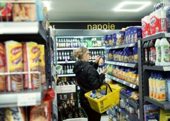 Nastroje w handlu nieco gorsze niż przed miesiącem. Wskaźnik koniunktury wśród tradycyjnych detalistów spadł w marcu o 3,1 pkt.