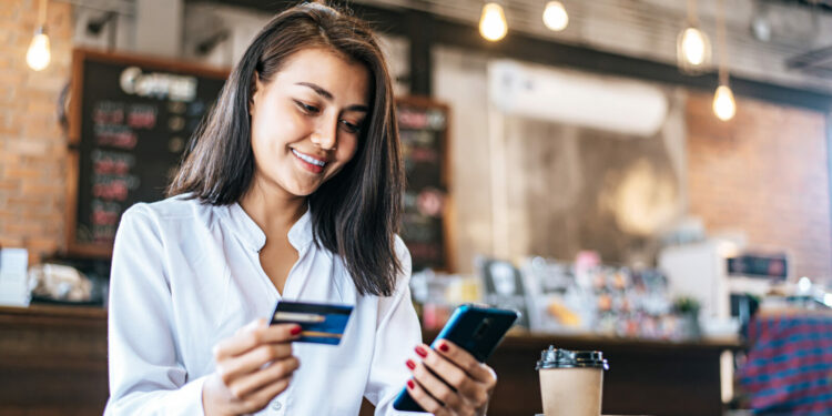 Handel: firmy mimo ograniczeń w sprzedaży chcą zatrudniać nowych pracowników