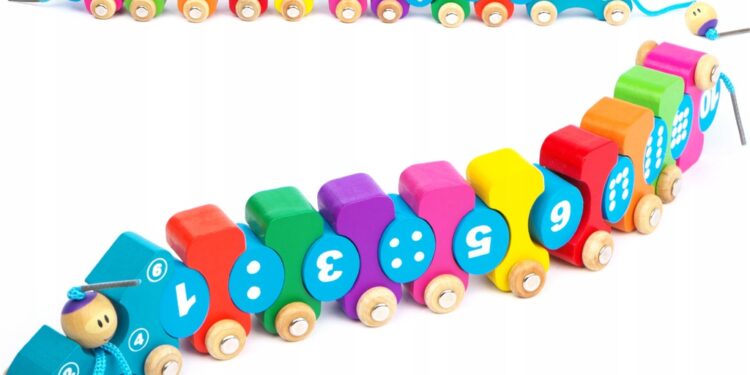 DREWNIANY POCIĄG Z CYFERKAMI – EDUKACYJNA KOLEJKA