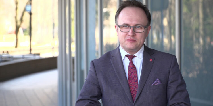 Już wkrótce szczepienia na COVID-19 będą mogły odbywać się w aptekach. Farmaceuci gotowi na nowe obowiązki