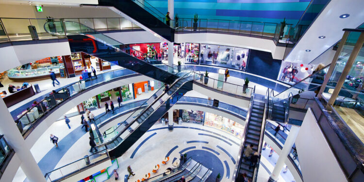 Eksperci spodziewają się szybkiego powrotu klientów do centrów handlowych