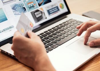 Fałszywe e-sklepy mocno kuszą Polaków, szczególnie te z elektroniką i ubraniami