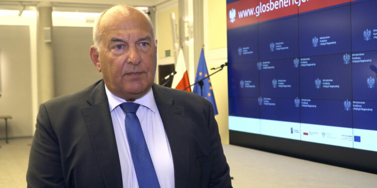 Minister finansów: Nowe przepisy VAT zlikwidują nieuczciwą konkurencję w e-handlu. Wyrównają szanse europejskich i pozaunijnych sklepów internetowych