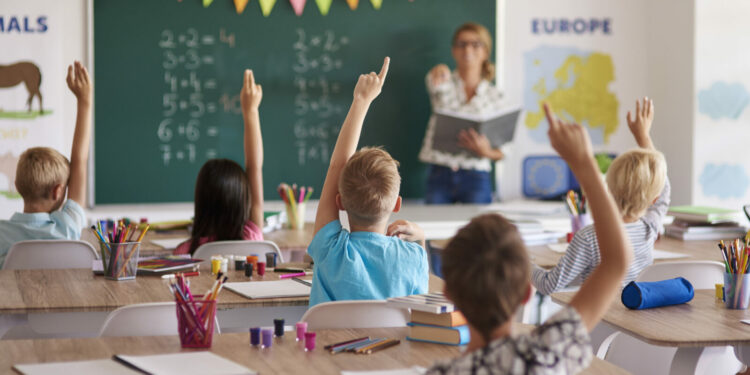 Zacznij planować akcje back to school już teraz. Sprawdź, od czego zacząć budowanie strategii.
