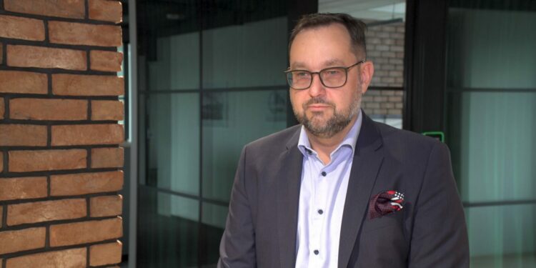 Firmy chętnie badają doświadczenia konsumentów dotyczące produktów lub usług. Lekceważą jednak ich negatywne opinie