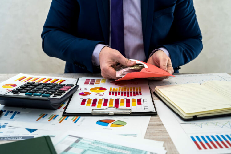 Jak pandemia wpłynęła na oczekiwania i poziom wynagrodzeń w poszczególnych branżach?