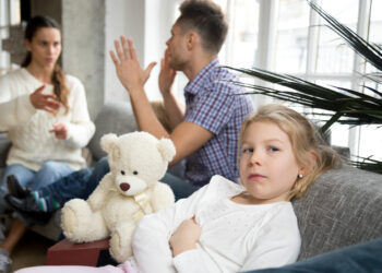 Jak się dogadać? Zasady budującej komunikacji na linii rodzic – dziecko