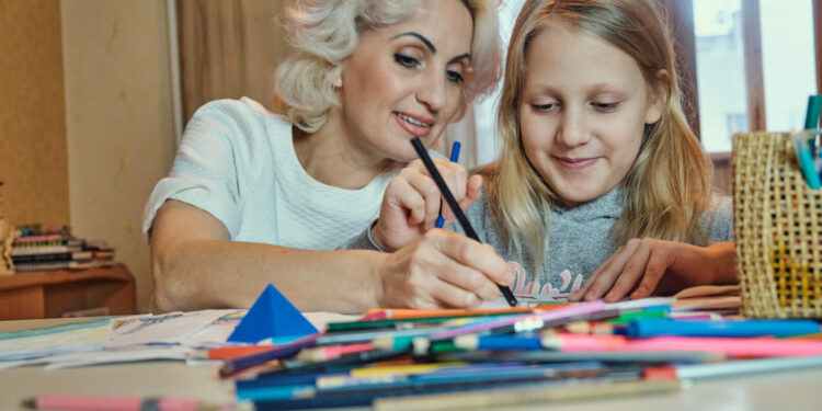 Platformy edukacyjne, portale i kanały YouTube pomocne w edukacji domowej