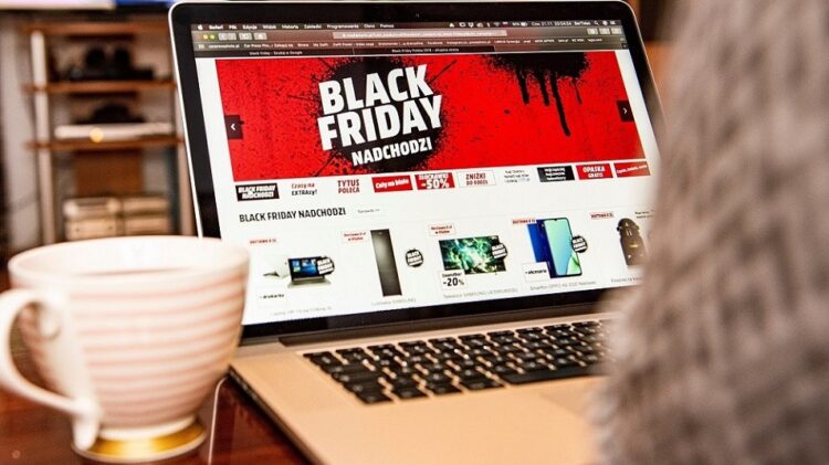 Konsumenci zmieniają zachowanie w Black Friday. Sklepy z RTV i AGD mocno straciły na odwiedzalności